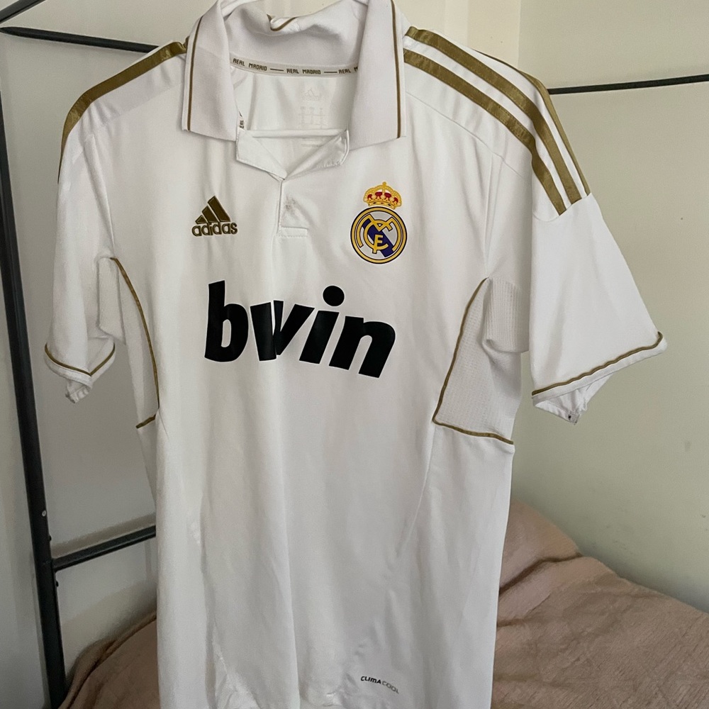 Real Madrid 2011-2012  Home jersey.Medium.Men.Used conditions.